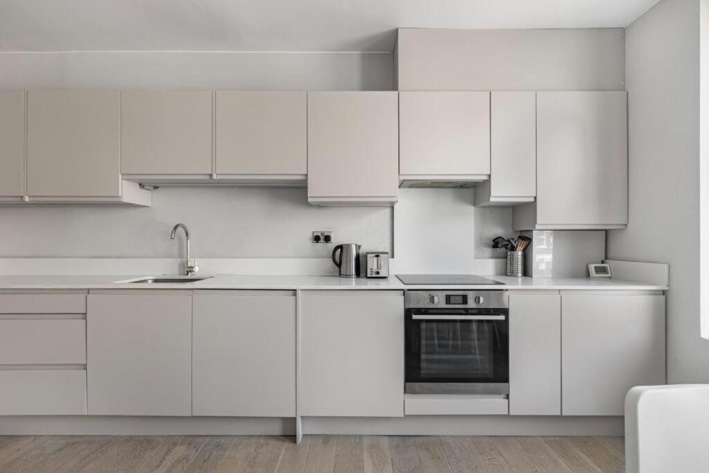Brilliant 2 Bed Apartment - Spacious, Central & Well-Connected London Exterior photo