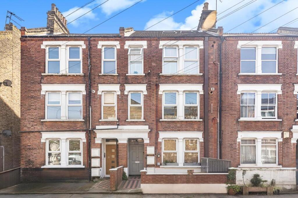 Brilliant 2 Bed Apartment - Spacious, Central & Well-Connected London Exterior photo