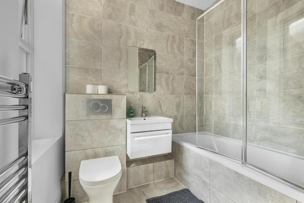 Brilliant 2 Bed Apartment - Spacious, Central & Well-Connected London Exterior photo